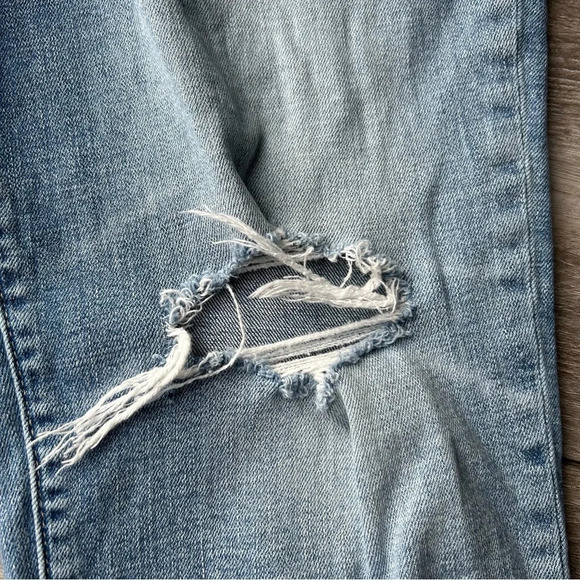 Gap Mid Rise Girlfriend Jeans With Washwell In Light Destroyed Jeans - Picture 6 of 15